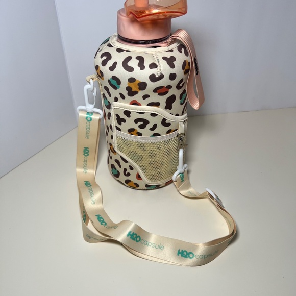H2O Capsule Water Jug With Cheetah Print Sleeve and Strap Beige Color Scheme - Picture 4 of 8